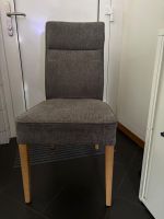chaise en tissus gris 