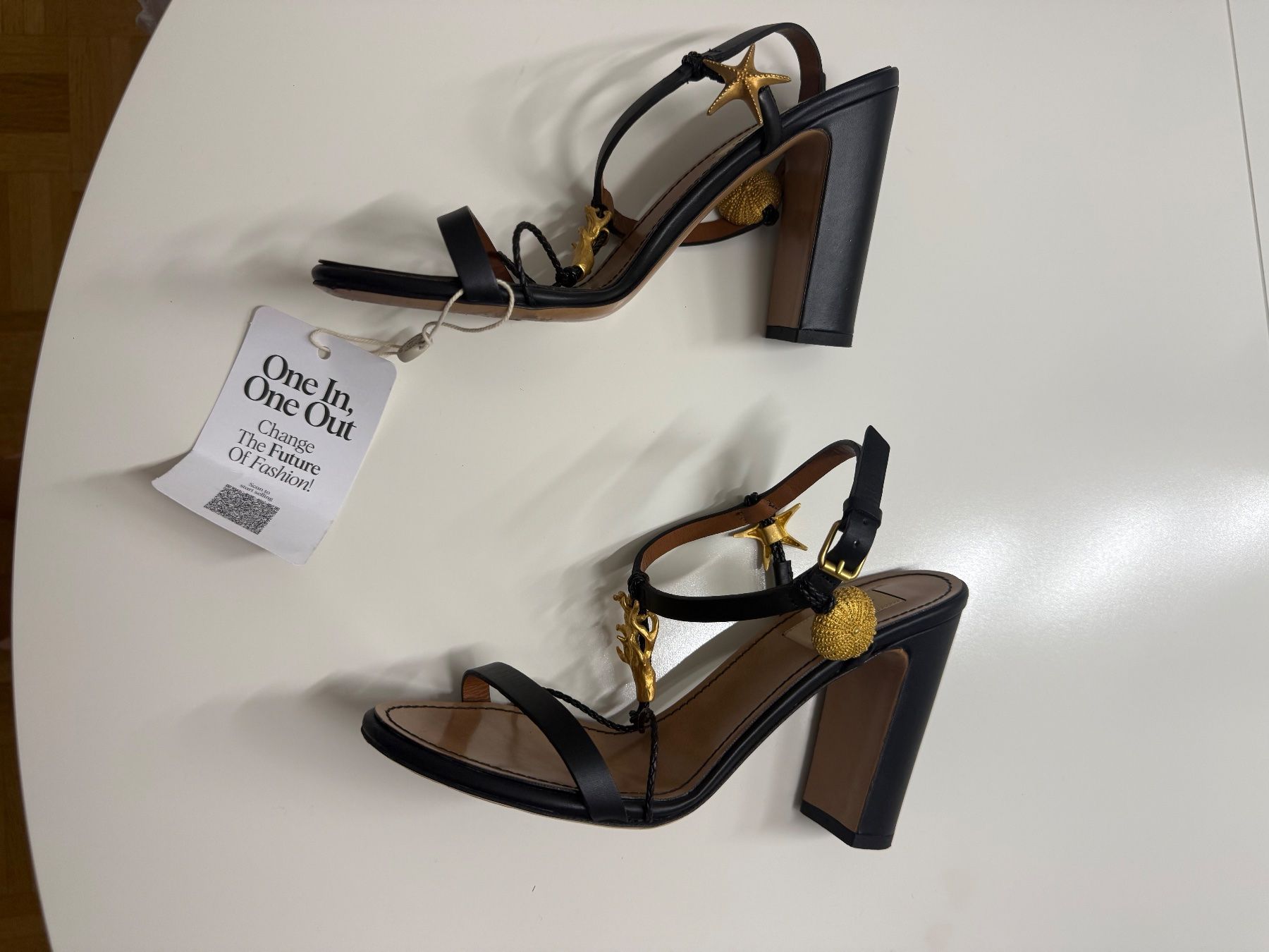 Valentino Scarpe da donna: Sandals Valentino Garavani – Usato da Riedikon venduto da dia_72kq 1