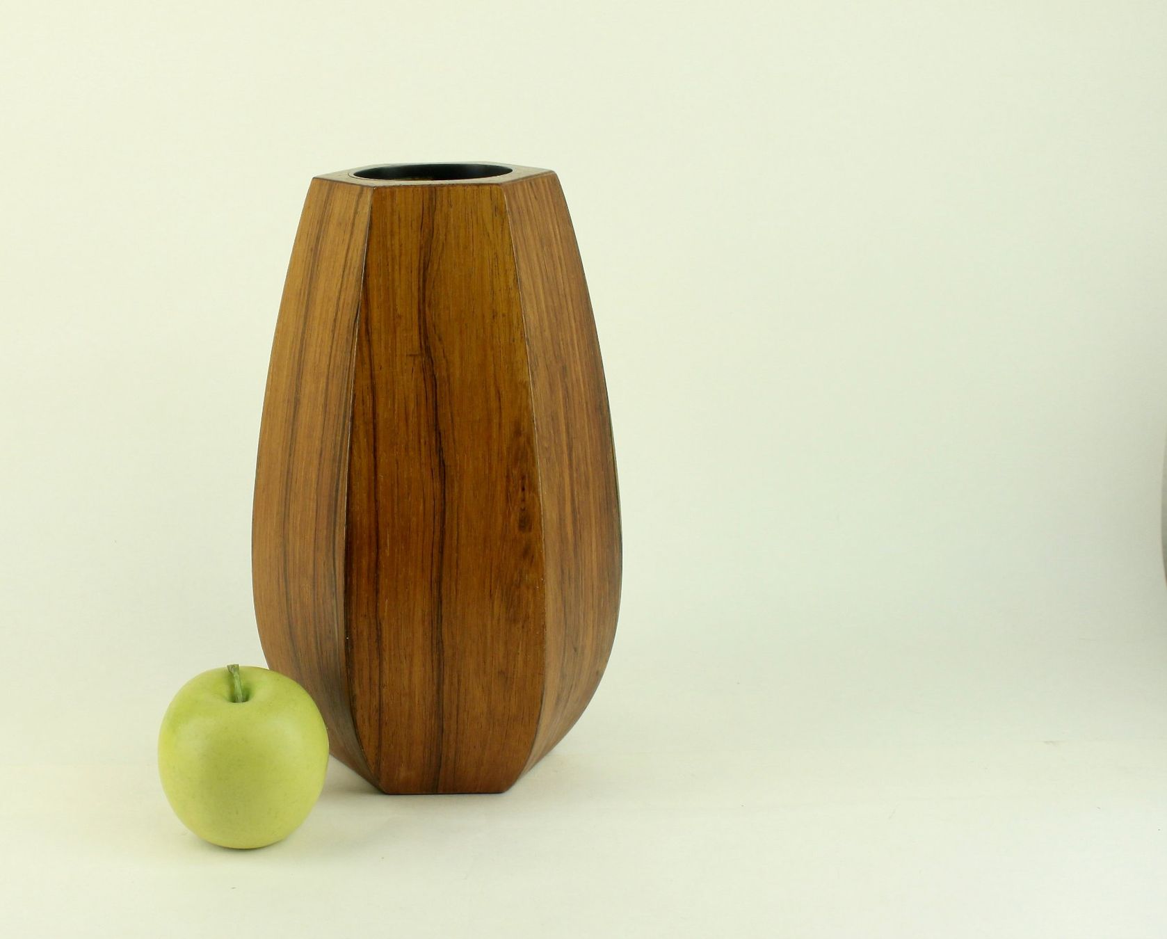 Vasen & Gefässe: PALISANDERVASE, DÄNISCHES DESIGN, 1960ER JAHRE. – Gebraucht aus Grandcour von Flowerstyle