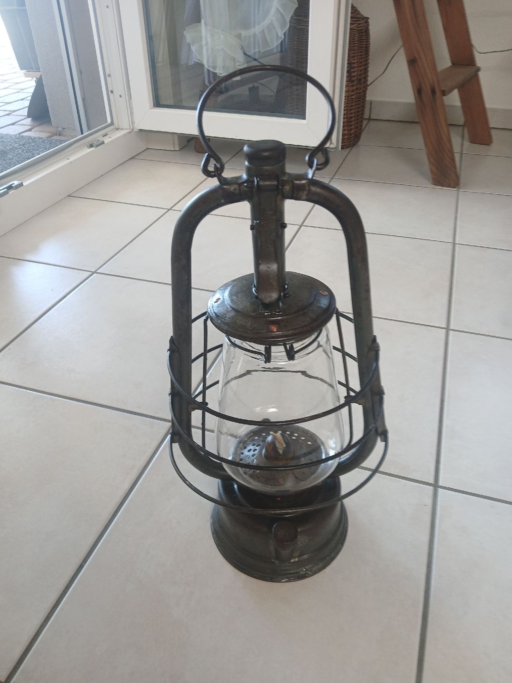 Lampade: Lanterne à pétrole ancienne  – Usato da Corcelles-Payerne venduto da evalyne