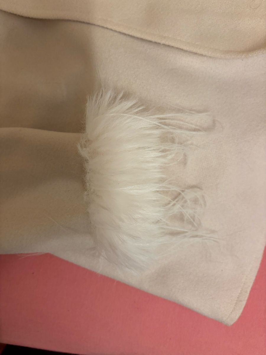 Shein Cappotti: Cream Winter Coat with Feather Detail – Nuovo (secondo la descrizione) da Andelfingen venduto da Good_Quality 1