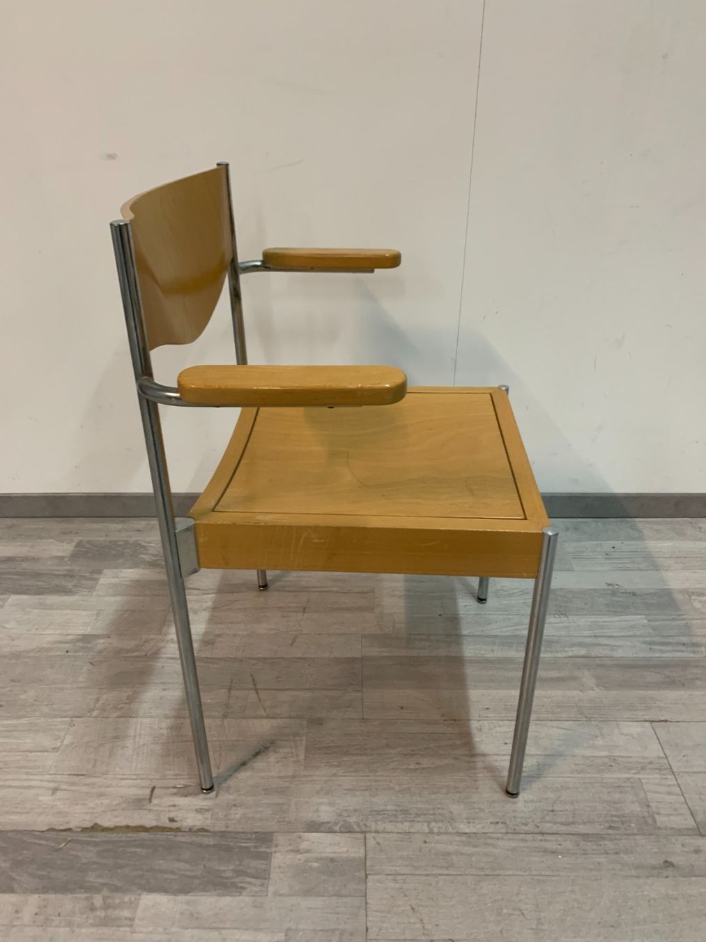 Horgen Glarus Stühle: Stapelstuhl von Horgenglarus mit Armlehne – Gebraucht aus Zürich von ZuercherBrockenhaus 2