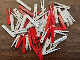 Wäscheklammern Kunststoff rot und weiss