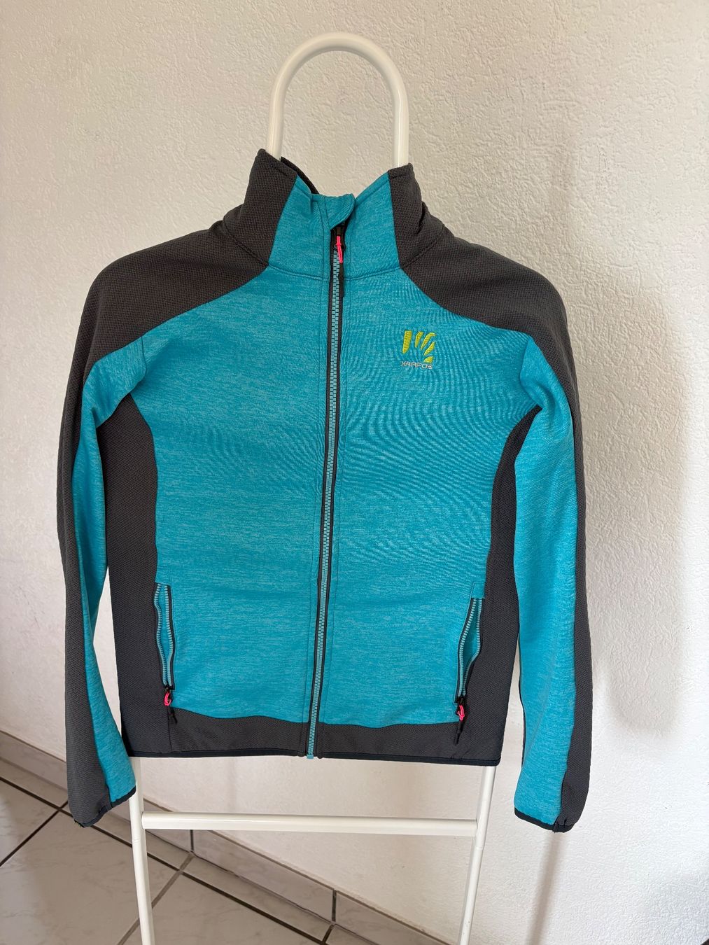 Karpos Jacken: Jolie petite veste  Karpos – Neu (gemäss Beschreibung) aus Villars-sur-Glâne von Flomalea 1
