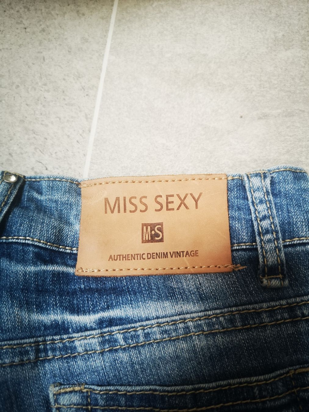 Jeans: Pantaloncini jeans taglia 34 – Nuovo (secondo la descrizione) da Lostallo venduto da cha_lx5j 2