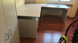 Toller Eckschreibtisch! Robustes Eckbüro + Korpus ab 50.- !
