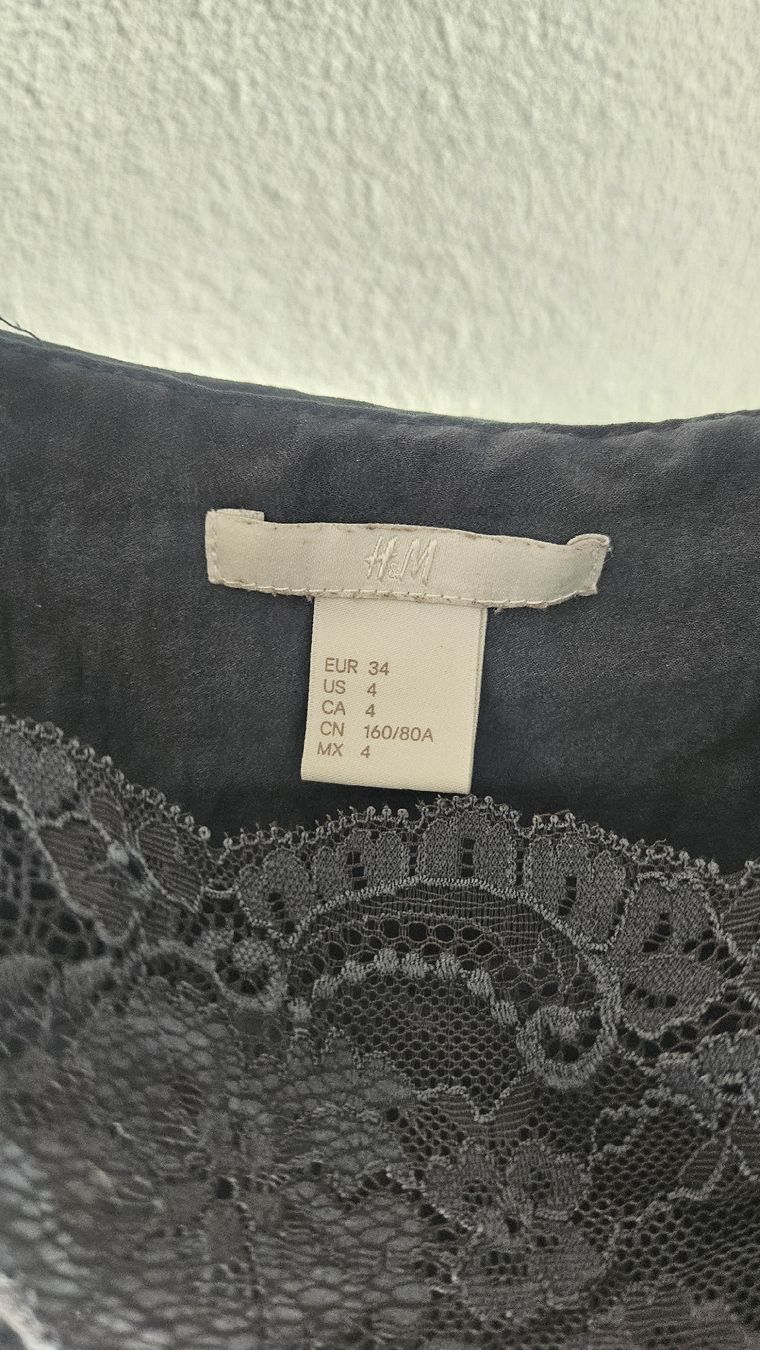 H&M Top: h&m top avec dentelle gris  – Usato da Sion venduto da tiff_1992 1