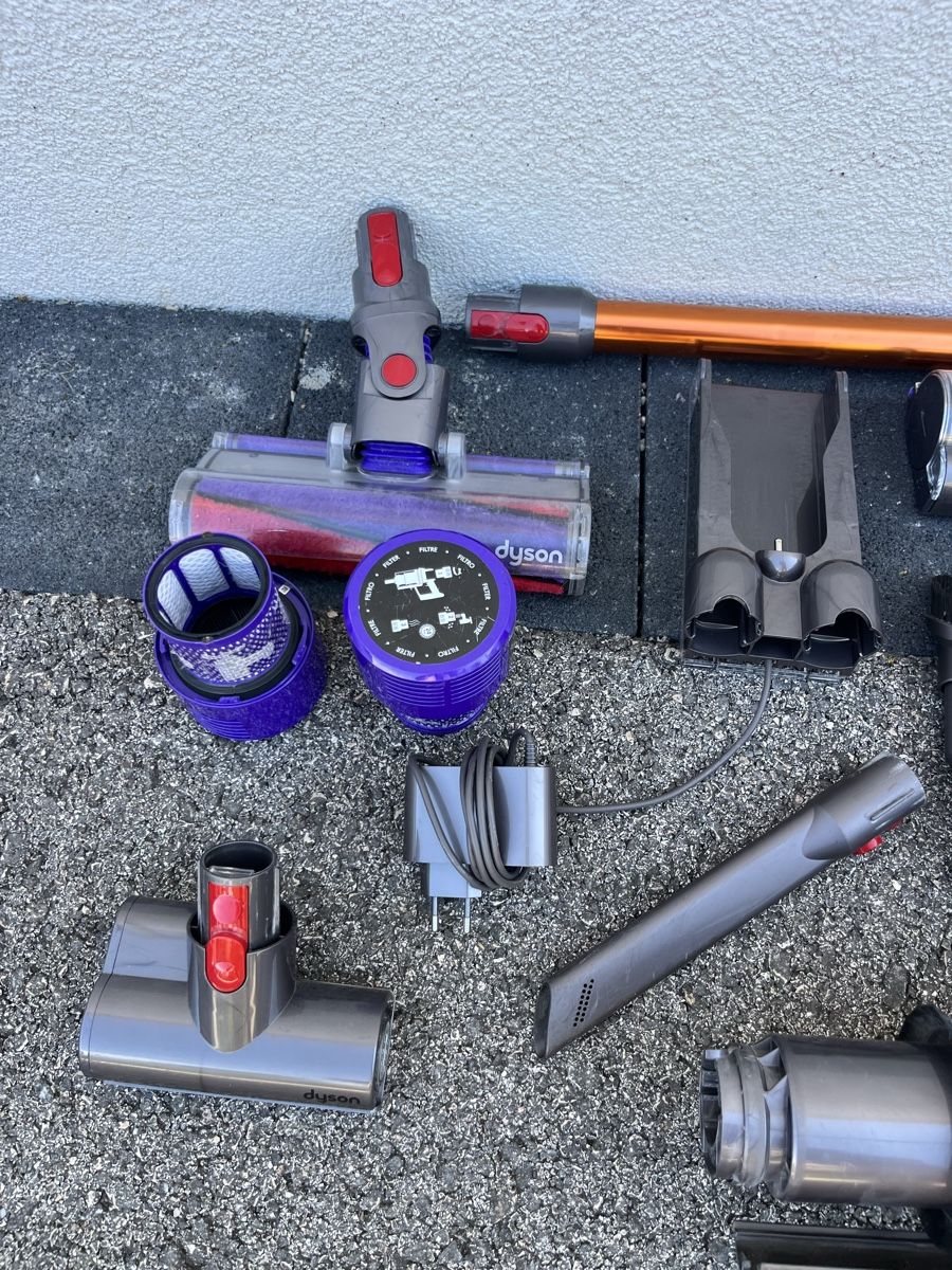 Dyson Aspirapolveri & Accessori: Dyson V10 – Difettoso da Cheseaux-sur-Lausanne venduto da emcy78 2