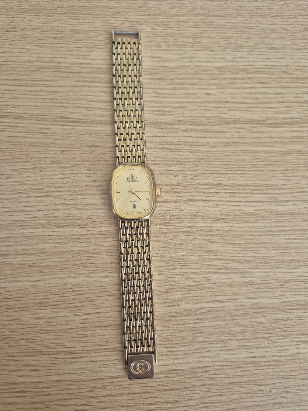 Orologi: Montre Centia Quartz dorée femme – Usato da Puplinge venduto da melodiieee 1