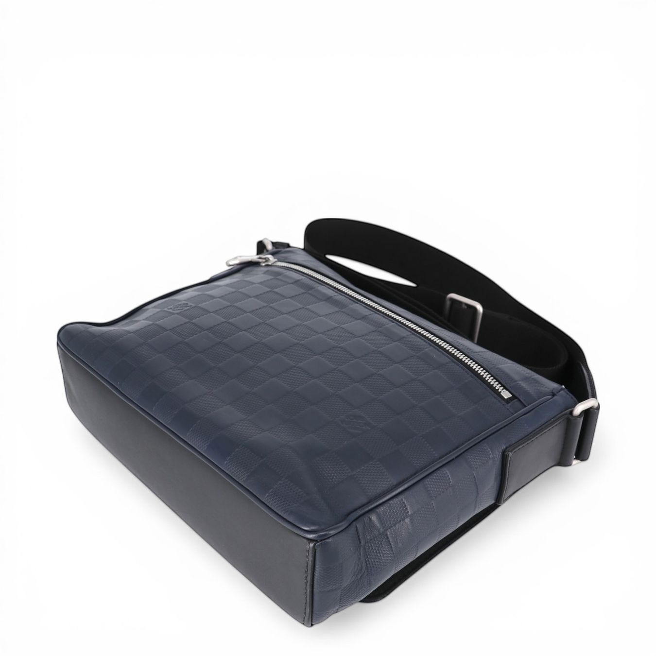 Louis Vuitton Taschen: Louis Vuitton District PM Damier Infini Messenger – Gebraucht aus Binningen von Designerlabels 8