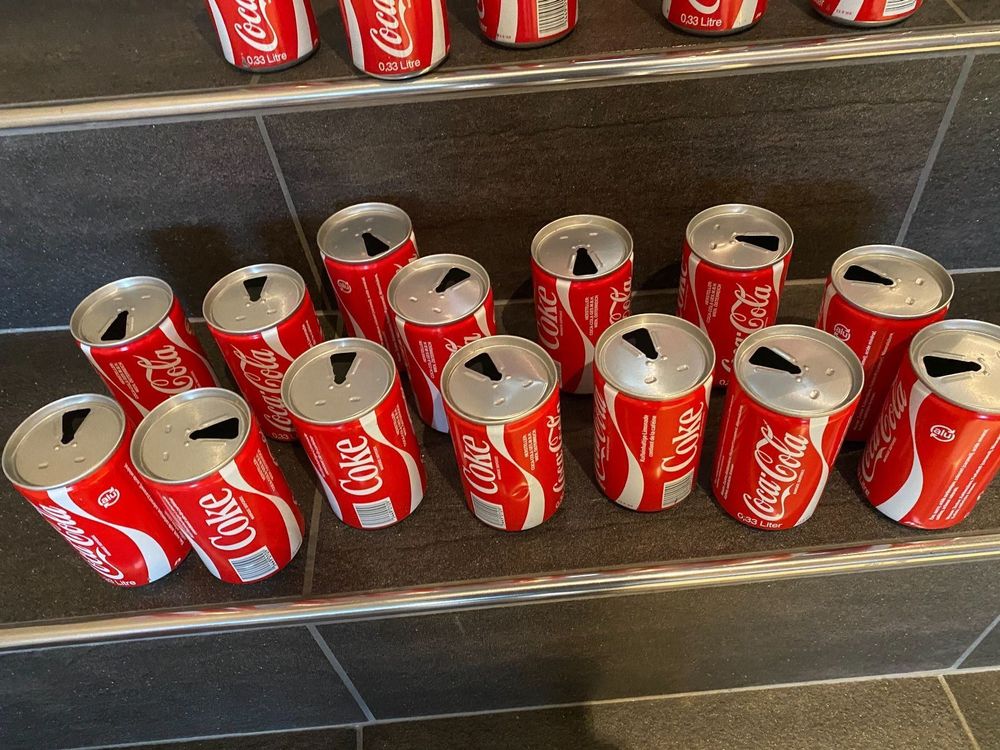 21 saubere alte Deko Coca Cola Büchsen