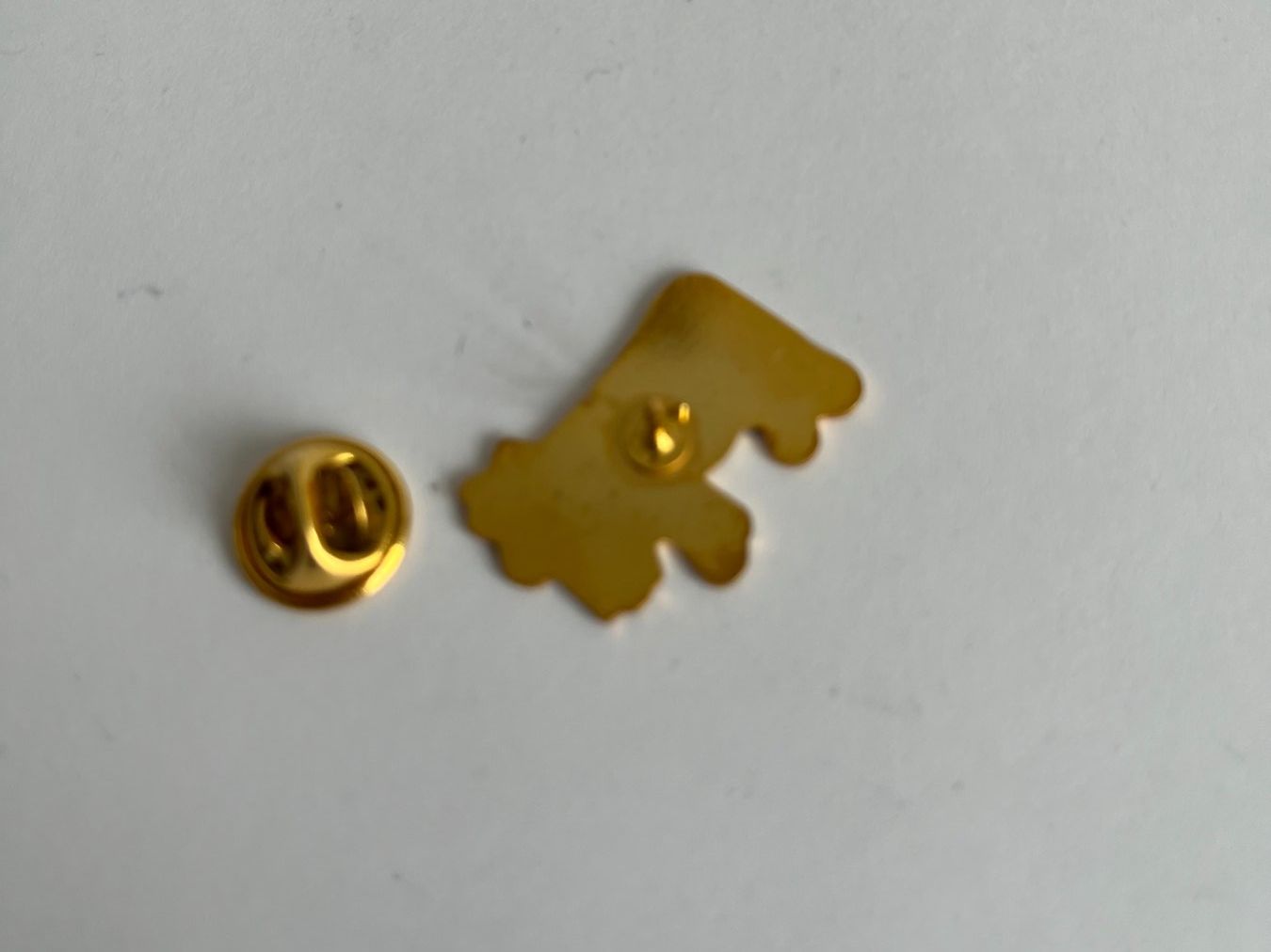 Swiss Placchette & Badge: Schweizer Kuh Anstecker Goldfarben 5cm. – Usato da Dietikon venduto da sch_w2tw 1