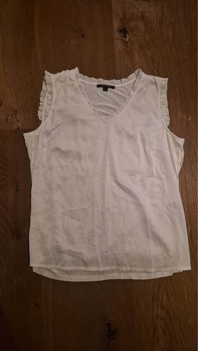 Comma Camicette: comma weisse Bluse mit Rüschen Gr. 42 – Usato da Heitenried venduto da Steffundsasch