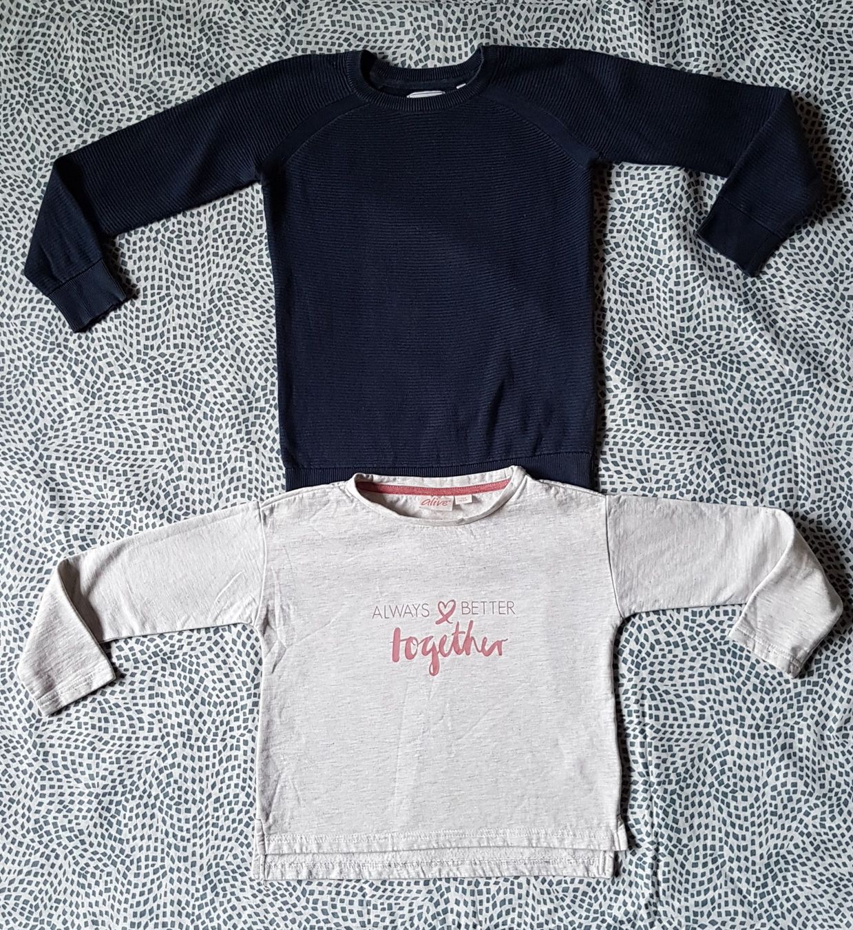 Lotti di vestiti: Lot de 2 pulls manches longues enfant, taille 134 – Usato da Tentlingen venduto da luxxiol