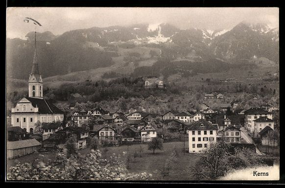 Cartoline postali: Kerns, Dorfansicht mit Kirche und Bergku – Usato da Berlin venduto da bartko-reher