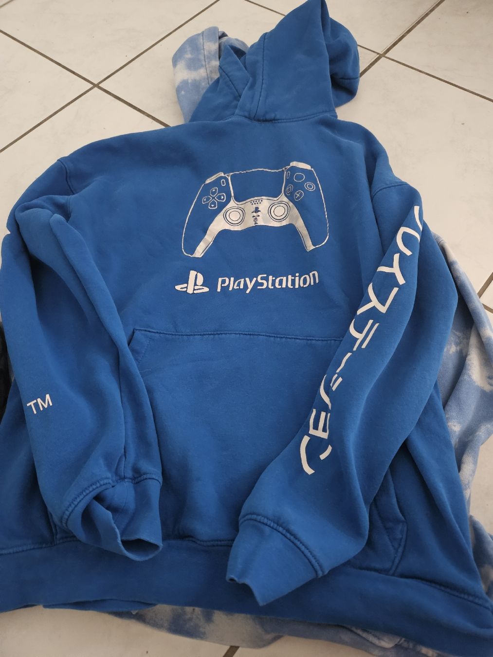 Kleiderpakete & -sets: 5 Kapuzenpullover H&M – Gebraucht aus Pfaffnau von sim_6rqw 1
