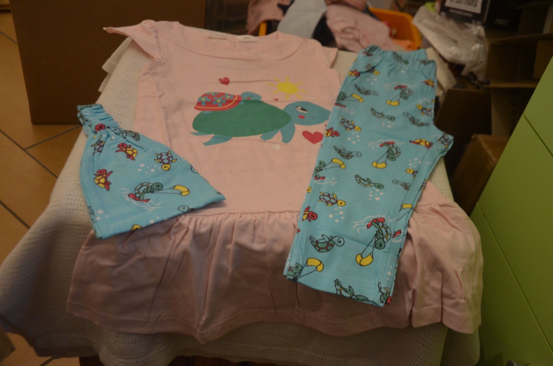 Lotti & Set di vestiti: TAILLE 104-110 - ENSEMBLE NEU – Nuovo e nell'imballaggio originale da Chiasso venduto da Dolly015