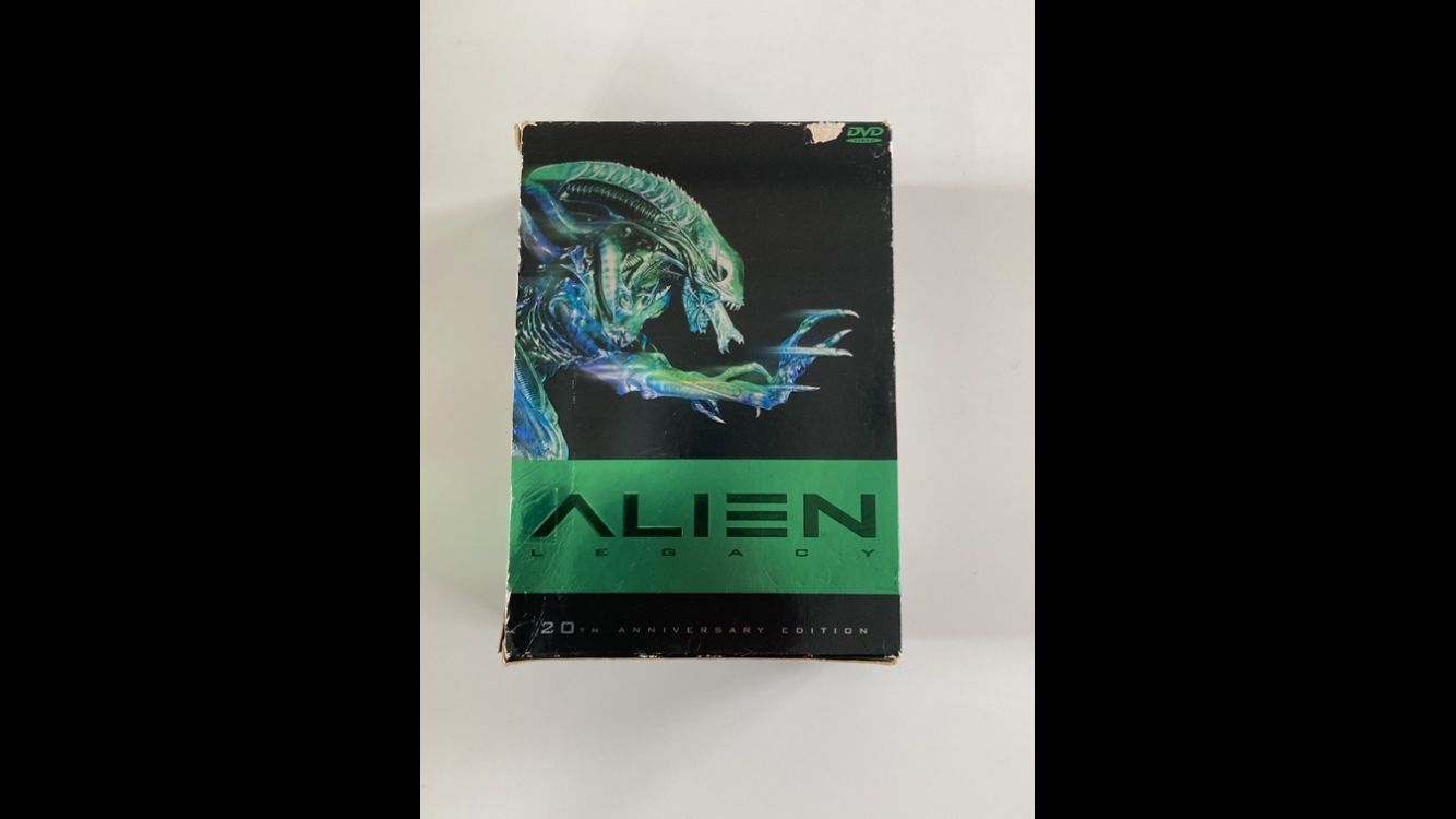 Tutti i DVDs: Coffret DVD "Alien Legacy" 20ème Anniversaire - DVD – Usato da Bassecourt venduto da CALUMET-X