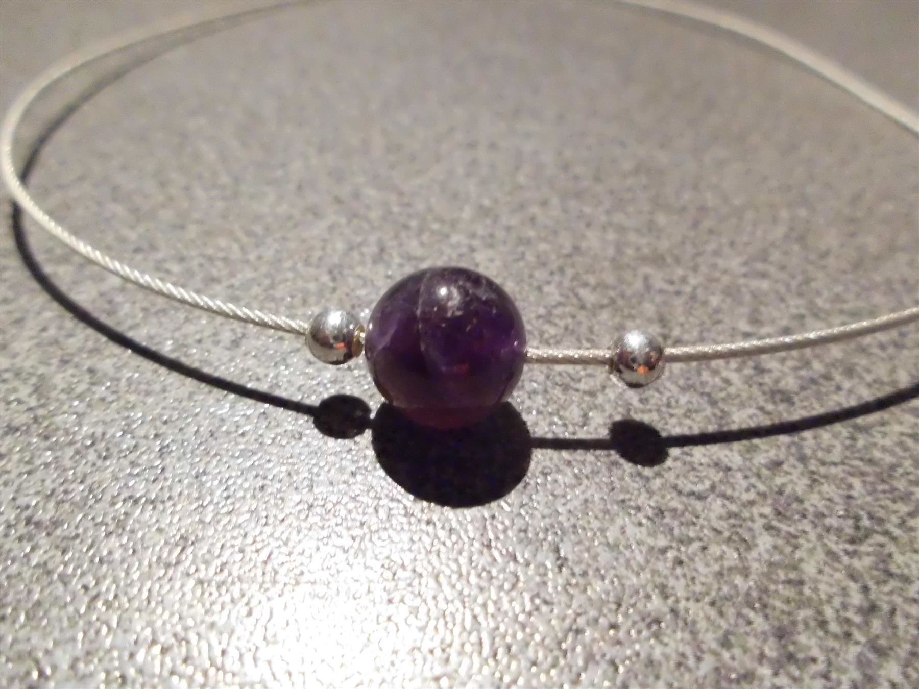 Catenine: Kette mit violetter Kugel, silbrig – Usato da Zürich venduto da Motzkuh 1