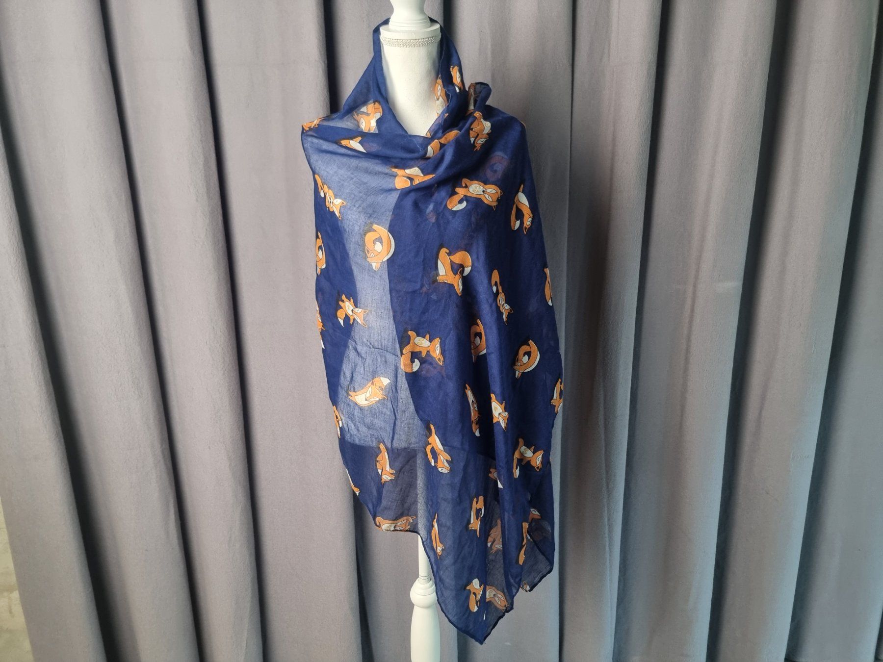 Foulard & Sciarpe: Blauer Schal mit Füchse – Usato da Urtenen-Schönbühl venduto da Restwert_Schoenbuehl 3