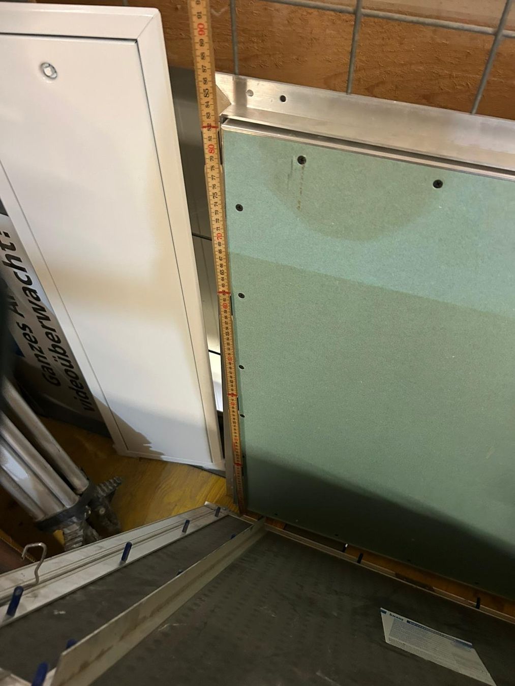 Porte: 11 versch. Revisionsklappen – Usato da Birsfelden venduto da twoheadeagleks 7