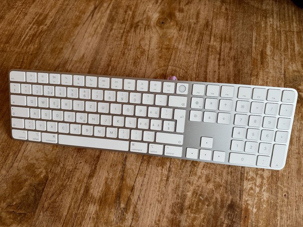 Apple Magic Keyboard Weiss Touch ID & Ziffern - CH D Layout (Gebraucht ...