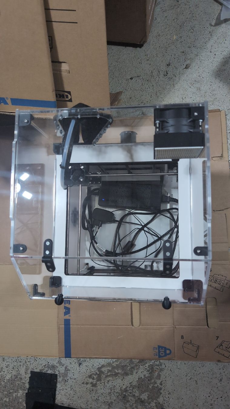 Ultimaker Stampanti 3D: Ultimaker 2+ mit Einhausung 3D Drucker - Top Zustand – Usato da Aristau venduto da Illi3 4