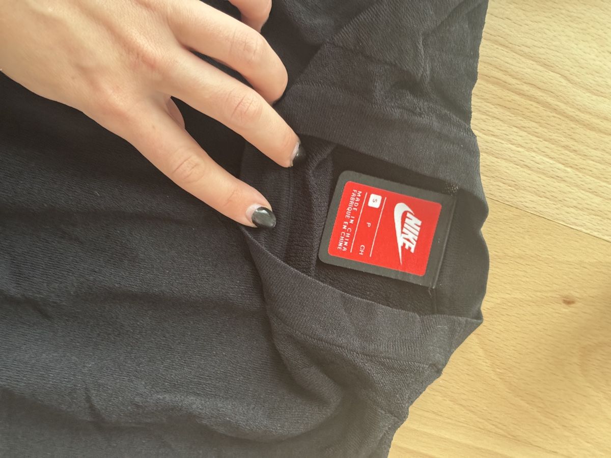 Nike Tops: Nike Black Top, Perfect Condition – Neu (gemäss Beschreibung) aus Sattel von Zlata1 1