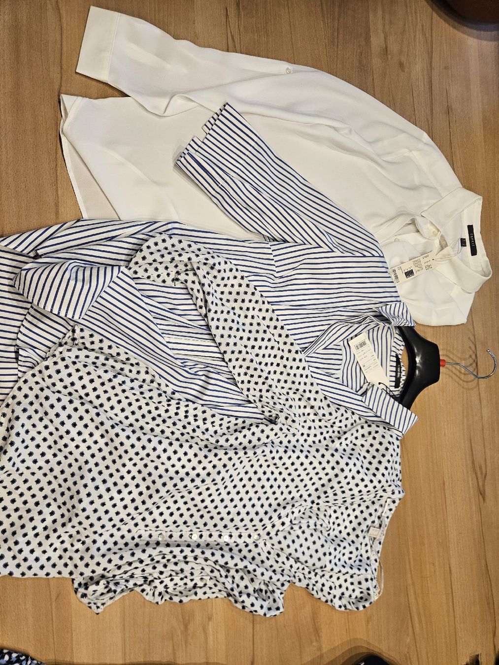 Lots de vêtements: Kleiderpacket mit diversen Blusen Grösse 38 M/L – D'occasion à Heimenhausen par Saint-Michel3360