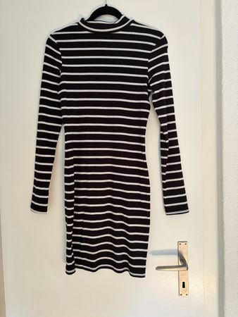 Schönes gestreiftes Strickkleid - Gr. XS