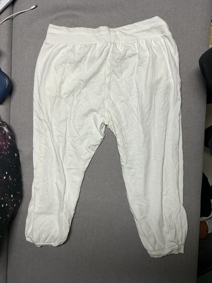 Hosen: Weiße Knielange Hose – Gebraucht aus Lenk im Simmental von banane50626 1