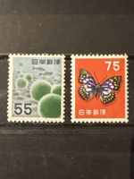 Deux timbres japonais papillon et algues état correct