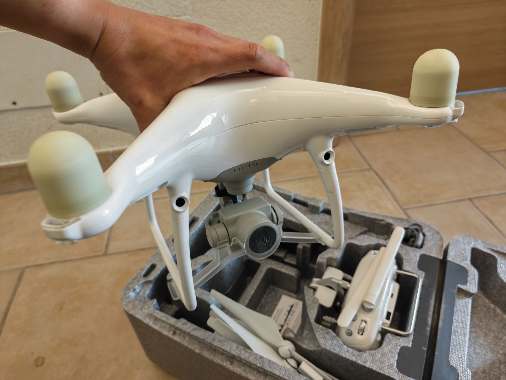 DJI Modellismo RC: DJI Phantom 4 - con Zaino e Accessori (NO BATTERY) – Usato da Lamone venduto da as8_y9n6 4