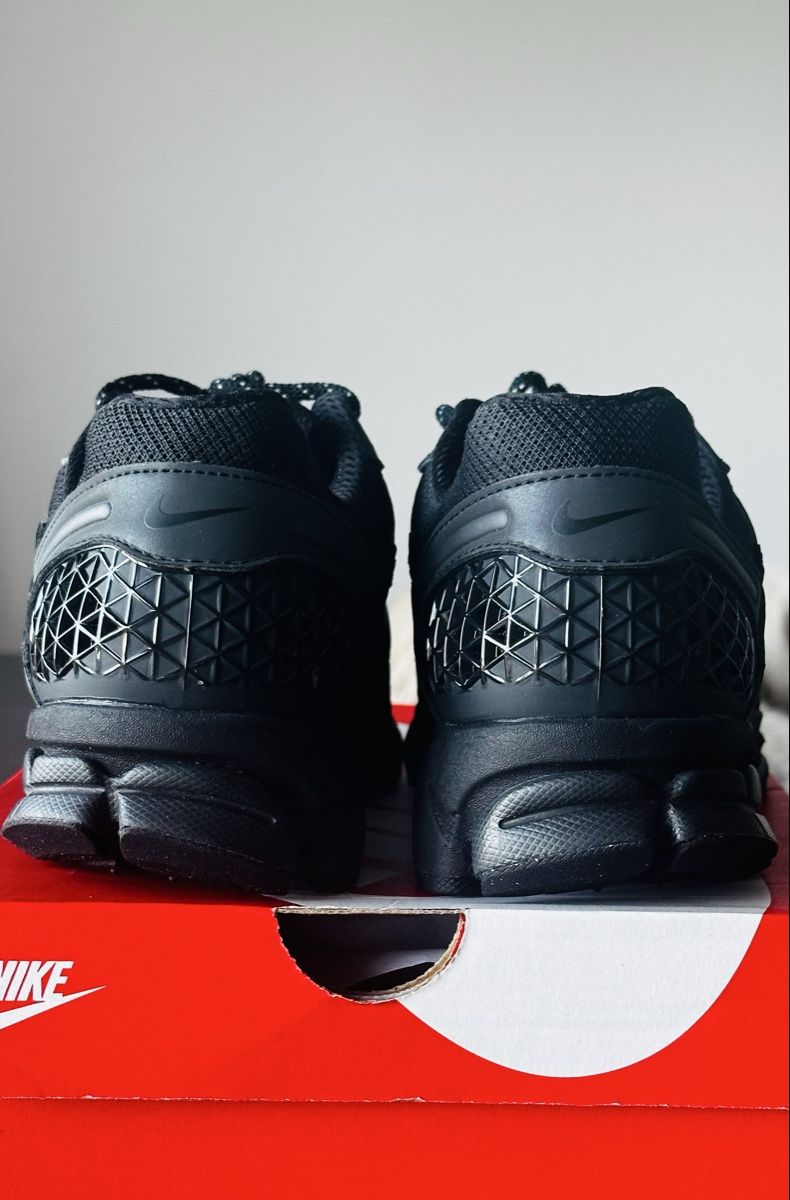 Nike Scarpe da uomo: Nike Vomero 5 Black – Nuovo e nell'imballaggio originale da Biel/Bienne venduto da Akwawini 5