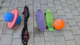 3 x Rollbrett / 1 x Moonhopper / Fussball