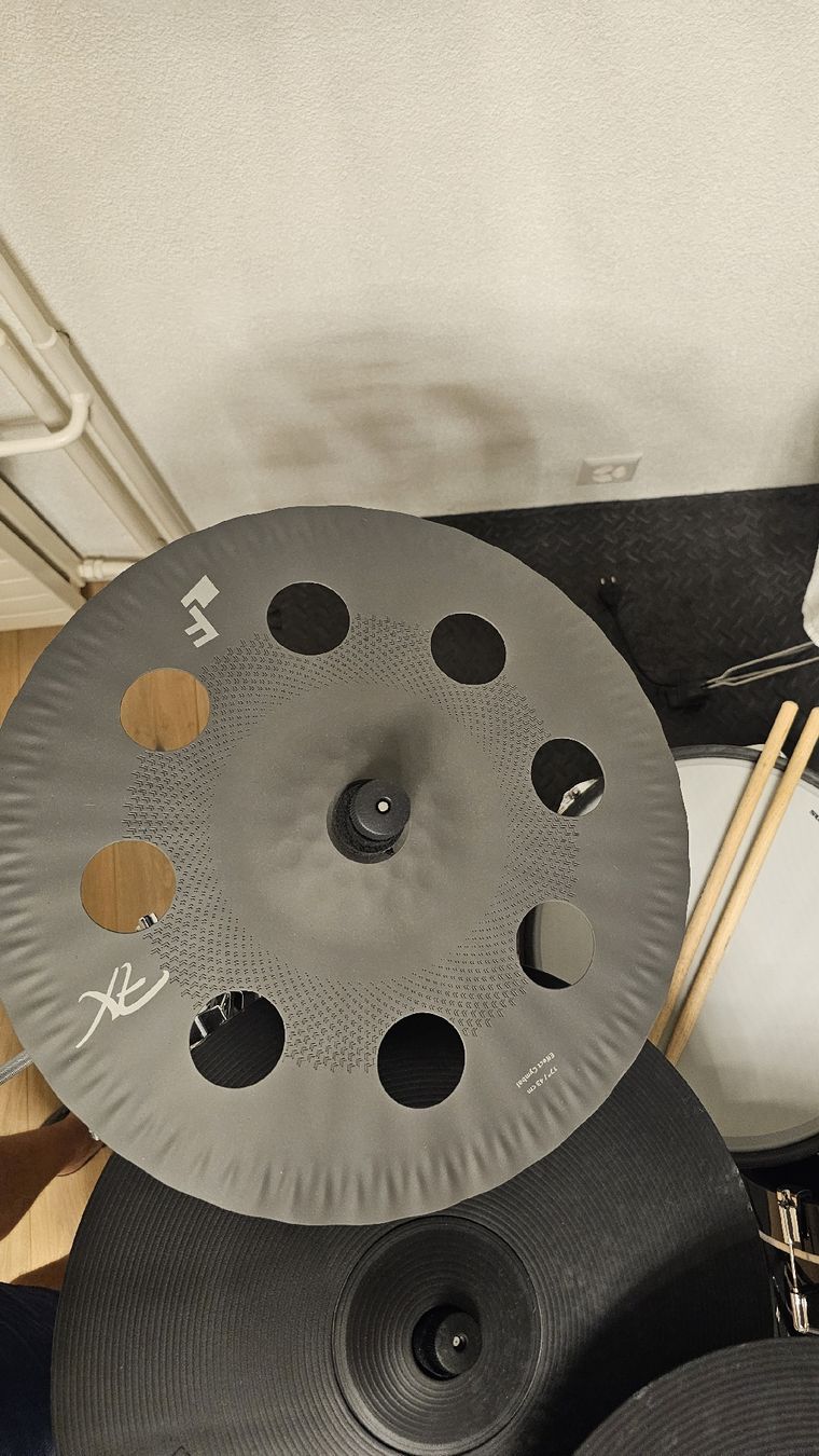 Musikinstrumente: EFNOTE EFD-C17FX 17" Effect Cymbal – Gebraucht aus Zürich von Emendez 1