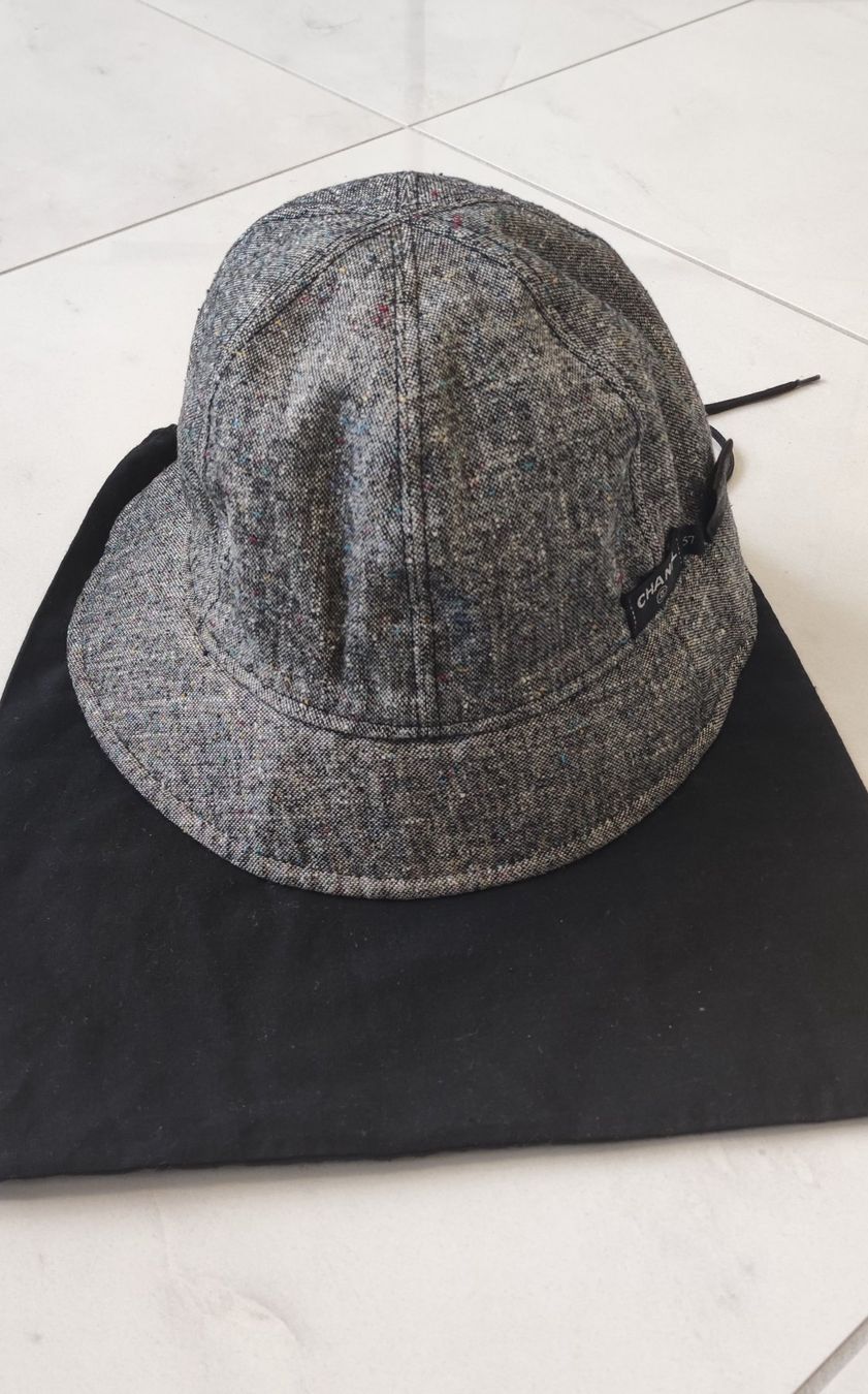 Chanel Hüte, Mützen & Caps: Chanel reversible bucket hat – Gebraucht aus Zug von LindaManga 7