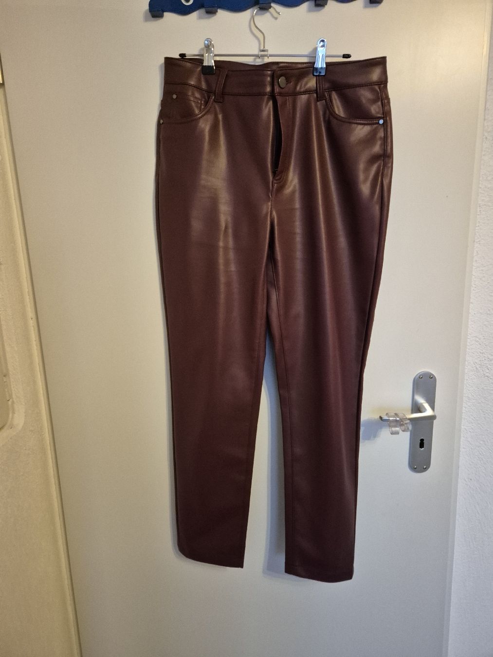 Pantalons: Kunstlederhose 38 – D'occasion à Würenlingen par kuh33
