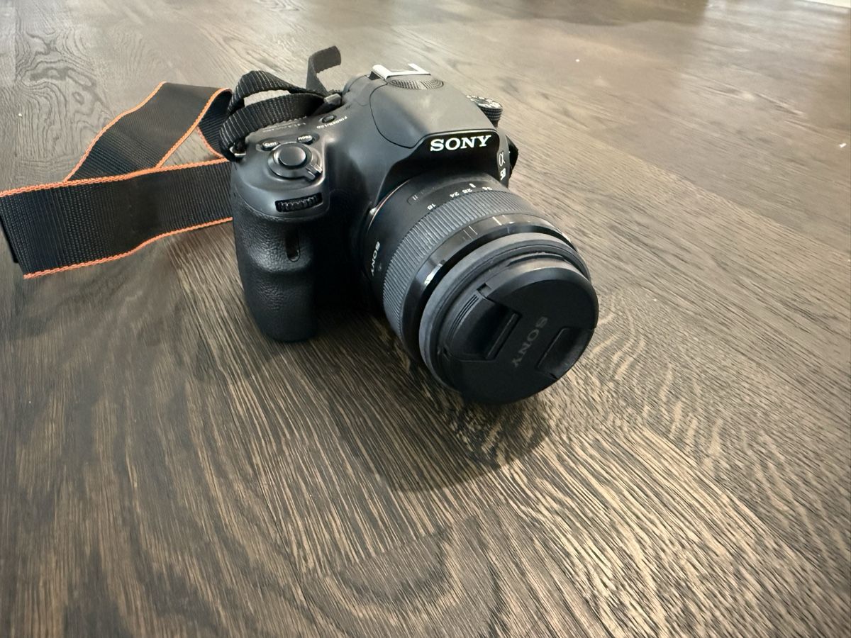 Sony Fotocamera: Sony Alpha SLT-A58 + 18–55 mm Objektiv – Usato da Dübendorf venduto da kevinsantospereira 1