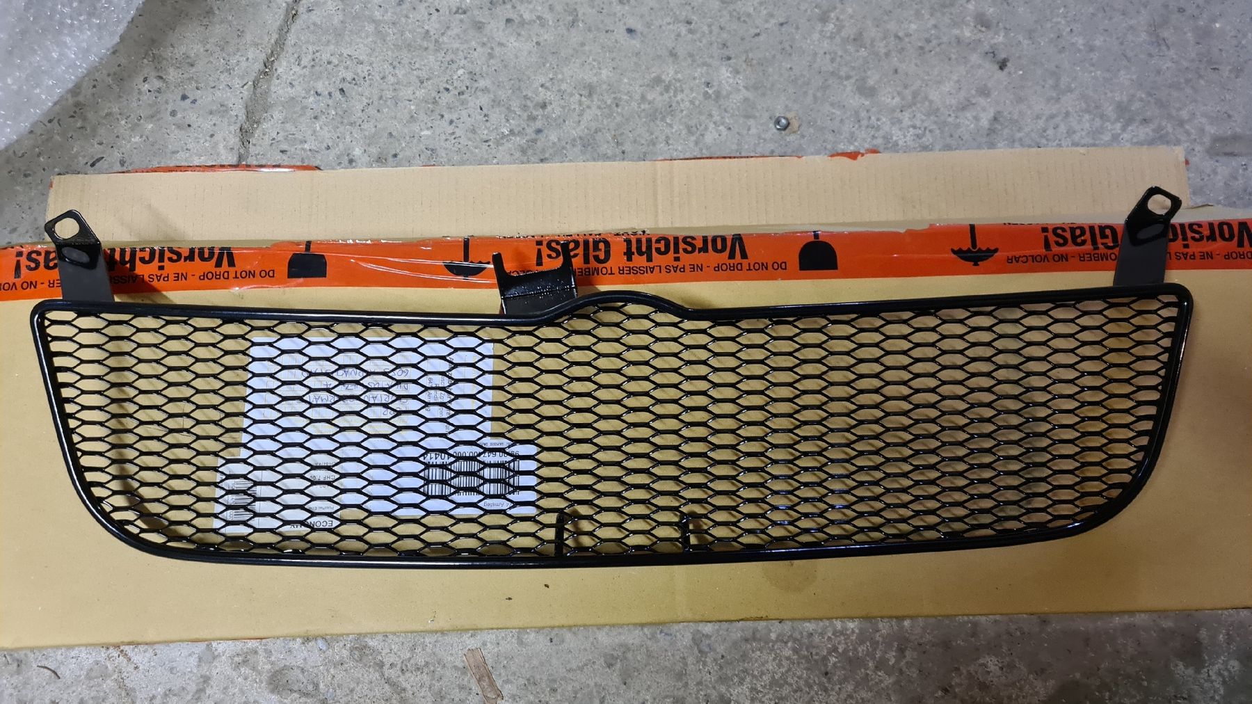 VW Tutti pezzi di ricambio auto: VW Bora Grill – Nuovo (secondo la descrizione) da Alpnachstad venduto da blackfly_ 1