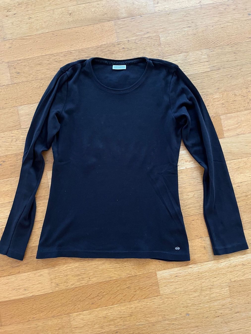 T-shirt: Schwarzes Langarmshirt, Basic Shirt, Gr.38 Street One – Usato da Kreuzlingen venduto da zwergli05