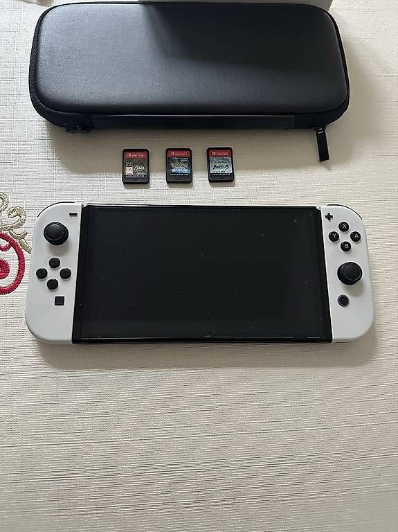 Consoles: Nintendo Switch Oled  – D'occasion à Genève par kar_t6qy 2