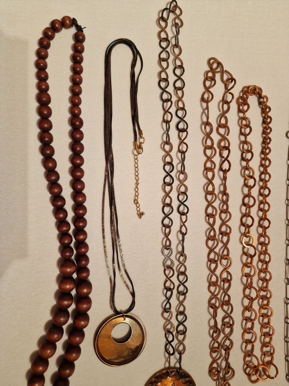 Sonstiger Schmuck: Modeschmuck  -  Konvolut von 6 Halsketten – Gebraucht aus Röthenbach i. E. von Heureka5 4