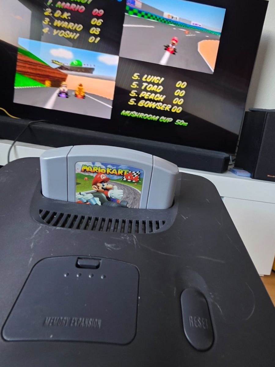 Nintendo Console: Console Nintendo 64 avec manette et câbles complets – Usato da Neyruz FR venduto da Yann 2