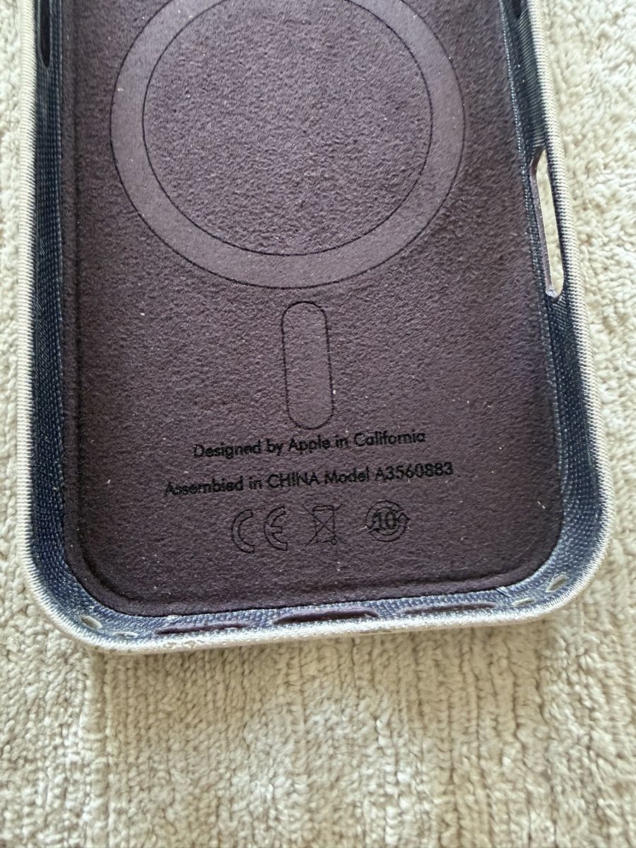 Cover & Protezioni schermo: Coque pour Apple iPhone 17 Pro - bordeaux – Usato da Lausanne venduto da Stephaniesdressing 1