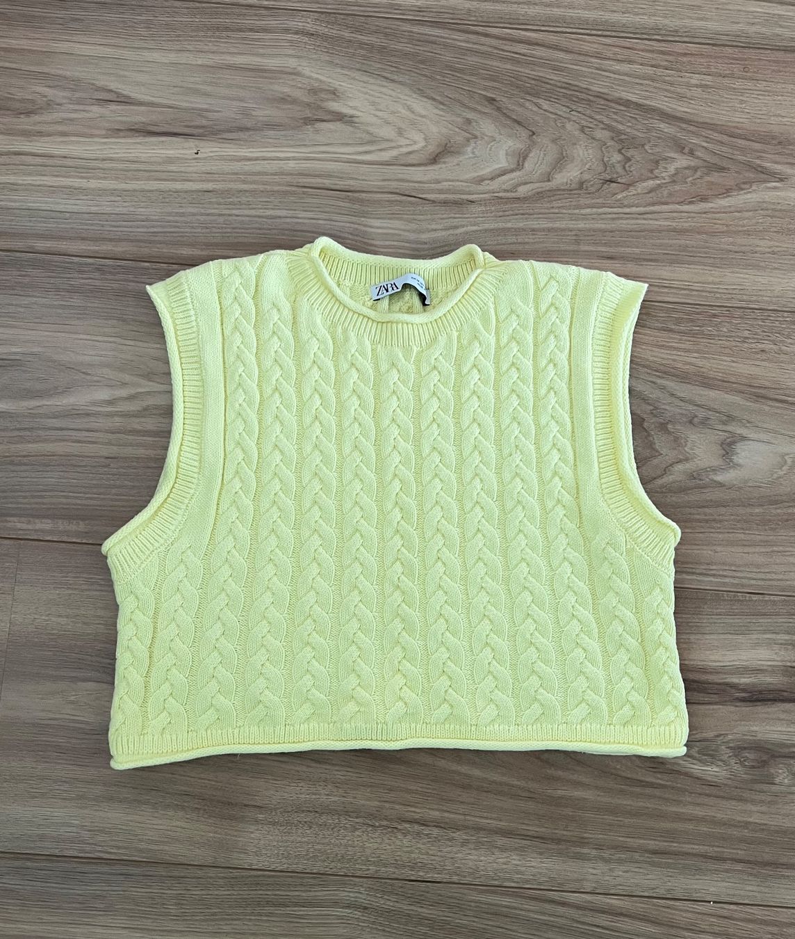 Zara Top: Zara top, size M, like new – Usato da Arzier Le Muids venduto da oma_w5bq