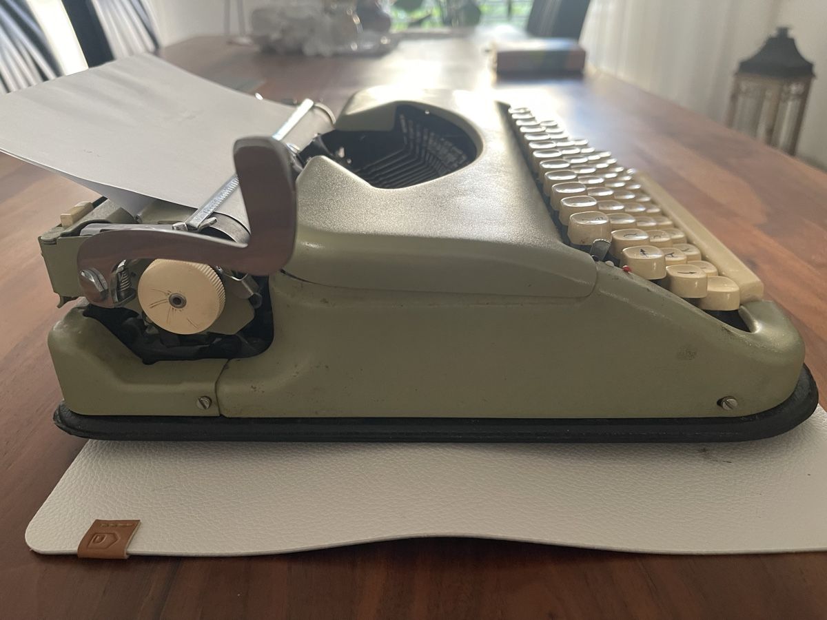 Macchine da scrivere: Vintage Reiseschreibmaschine – Usato da Adliswil venduto da JadrankaR 1