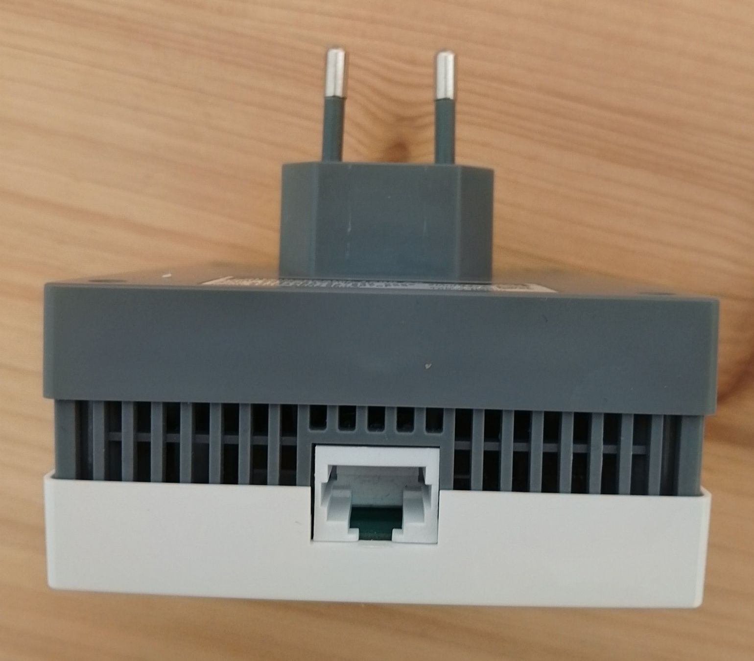WiFi: FRITZ! Box Repeater 1200 AX NEU! – Neuf (Voir description) à Brienz BE par stora 3