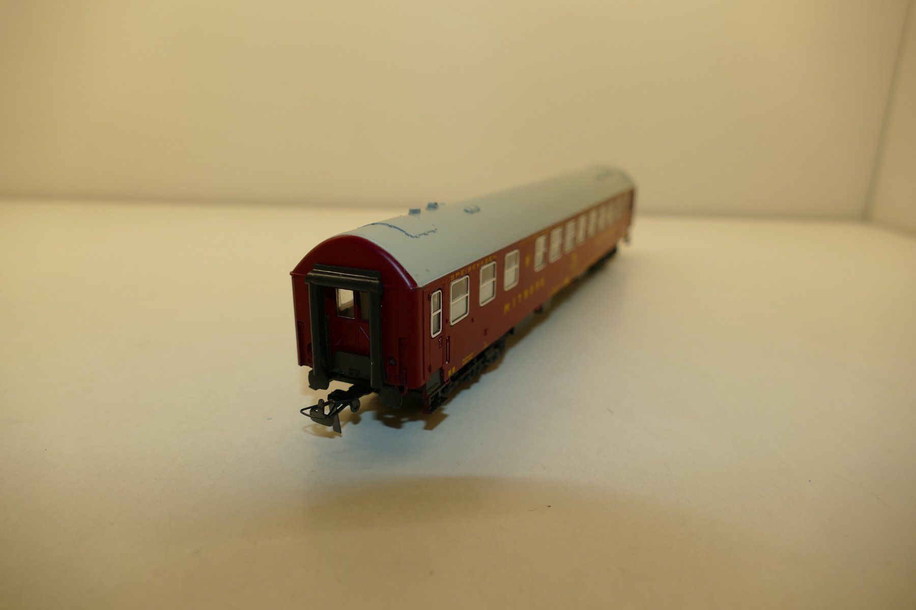 Modelleisenbahnen: VEB Prefo H0: DR Personenwagen Mitropa – Neu (gemäss Beschreibung) aus Niederhasli von rail-duerst 2