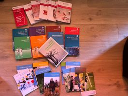 Konvolut Broschüren: Herzstiftung, Krebsliga, Rheumaliga